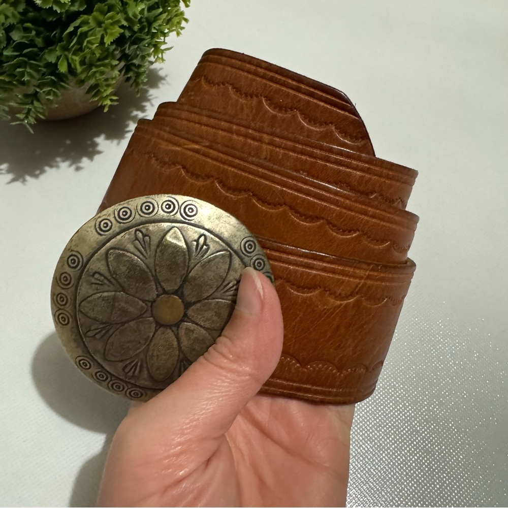 Fossil Tooled Leather Floral Belt Buckle Women’s Belt Size Medium Boho Western - Picture 2 of 6